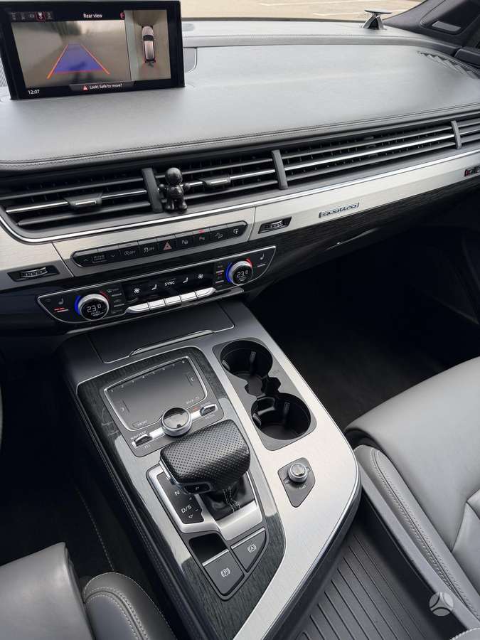 Audi Q7, 3.0 l., off-road / crossover