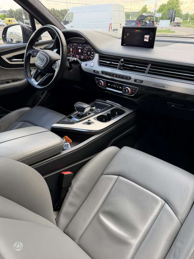 Audi Q7, 3.0 l., off-road / crossover