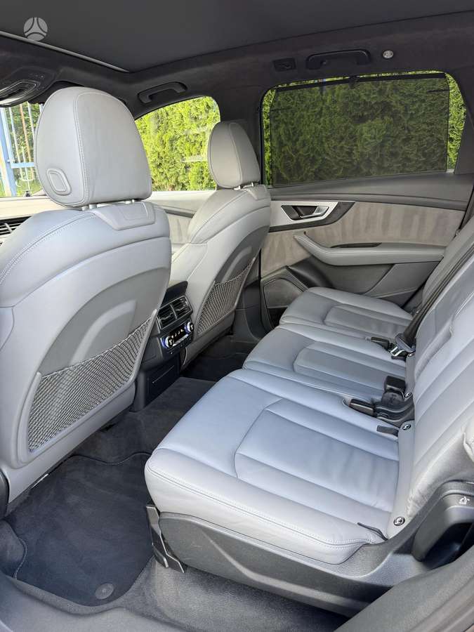 Audi Q7, 3.0 l., off-road / crossover