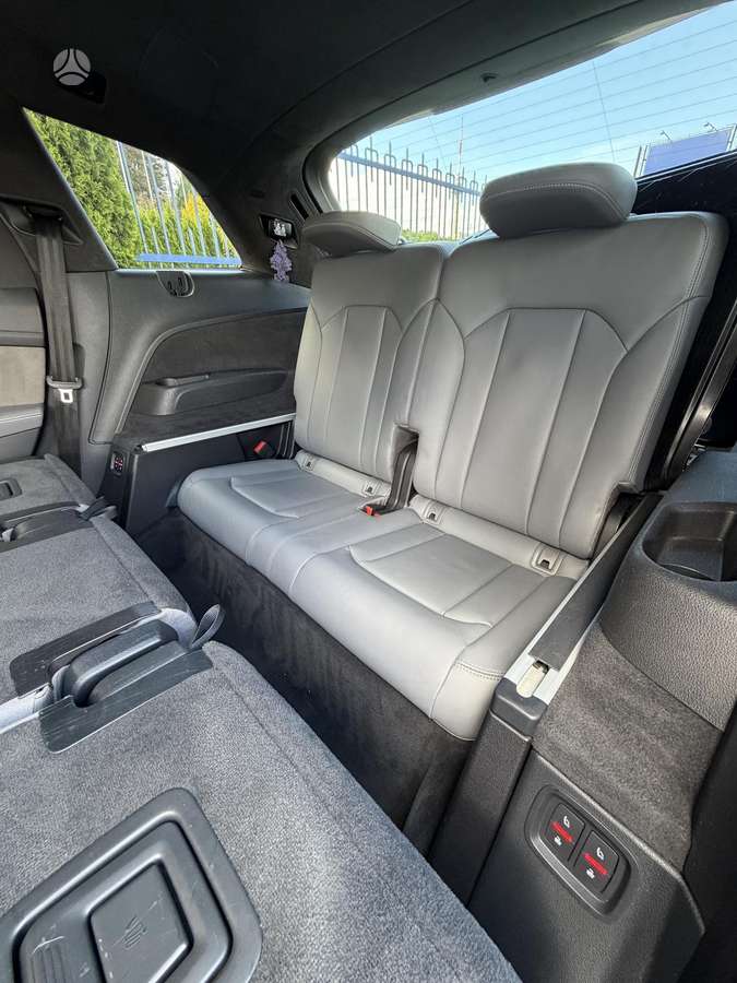 Audi Q7, 3.0 l., off-road / crossover