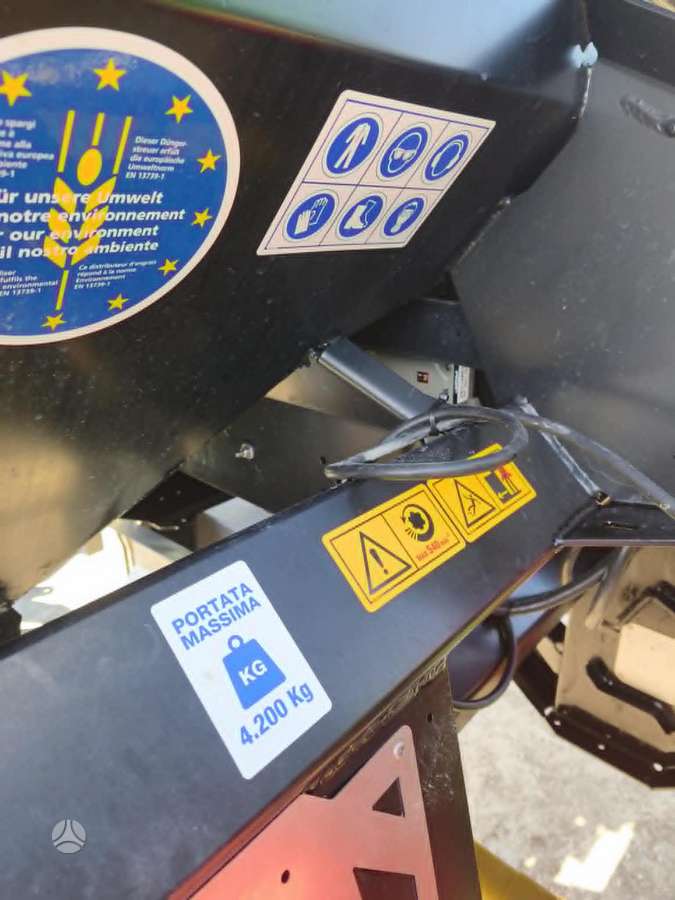 DCM M36E, spreaders