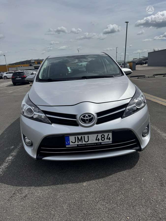 Toyota Verso - 1