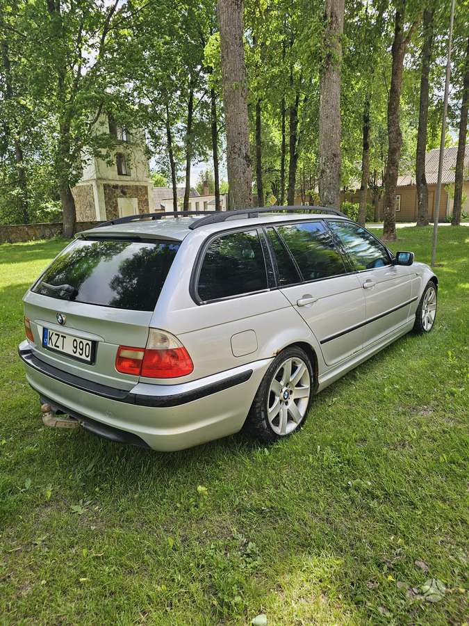 BMW 330, Универсал
