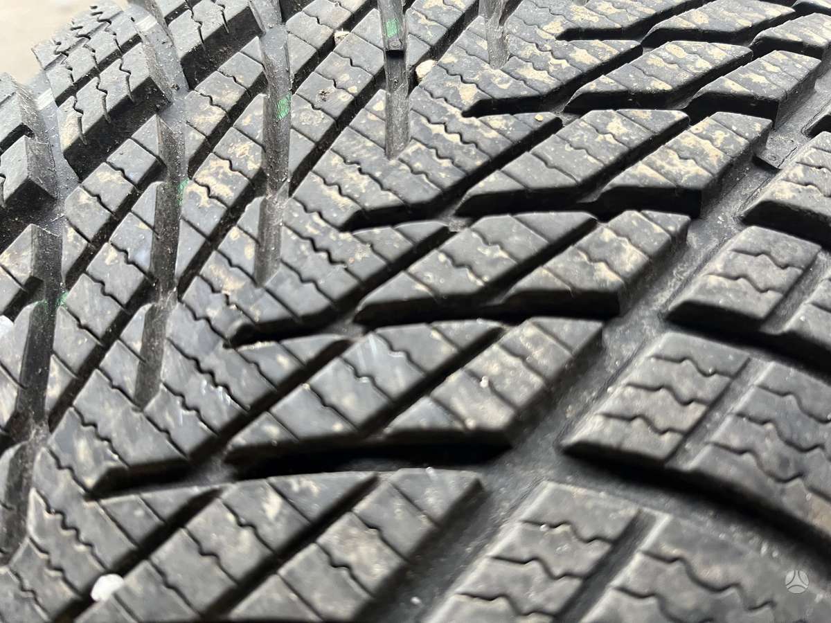 Goodyear UltraGrip Performance 3, winter 215/60 R16