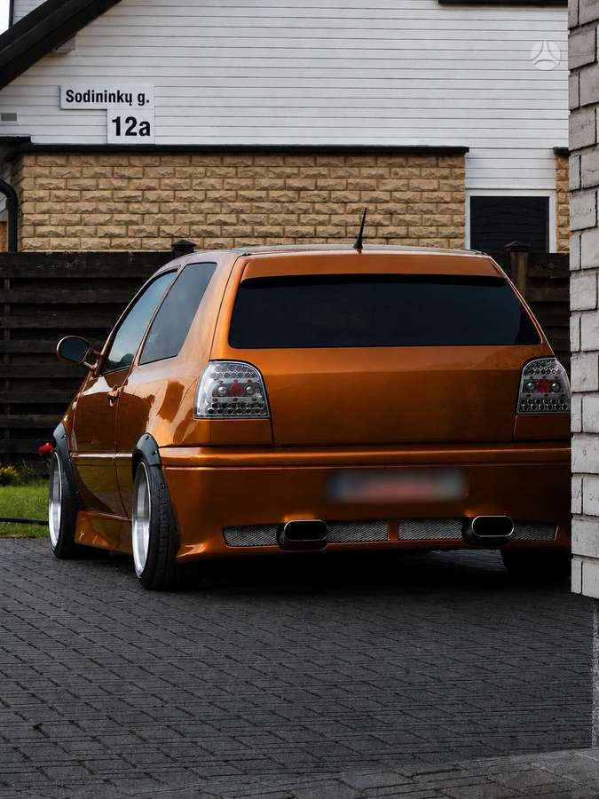 Volkswagen Golf - 1