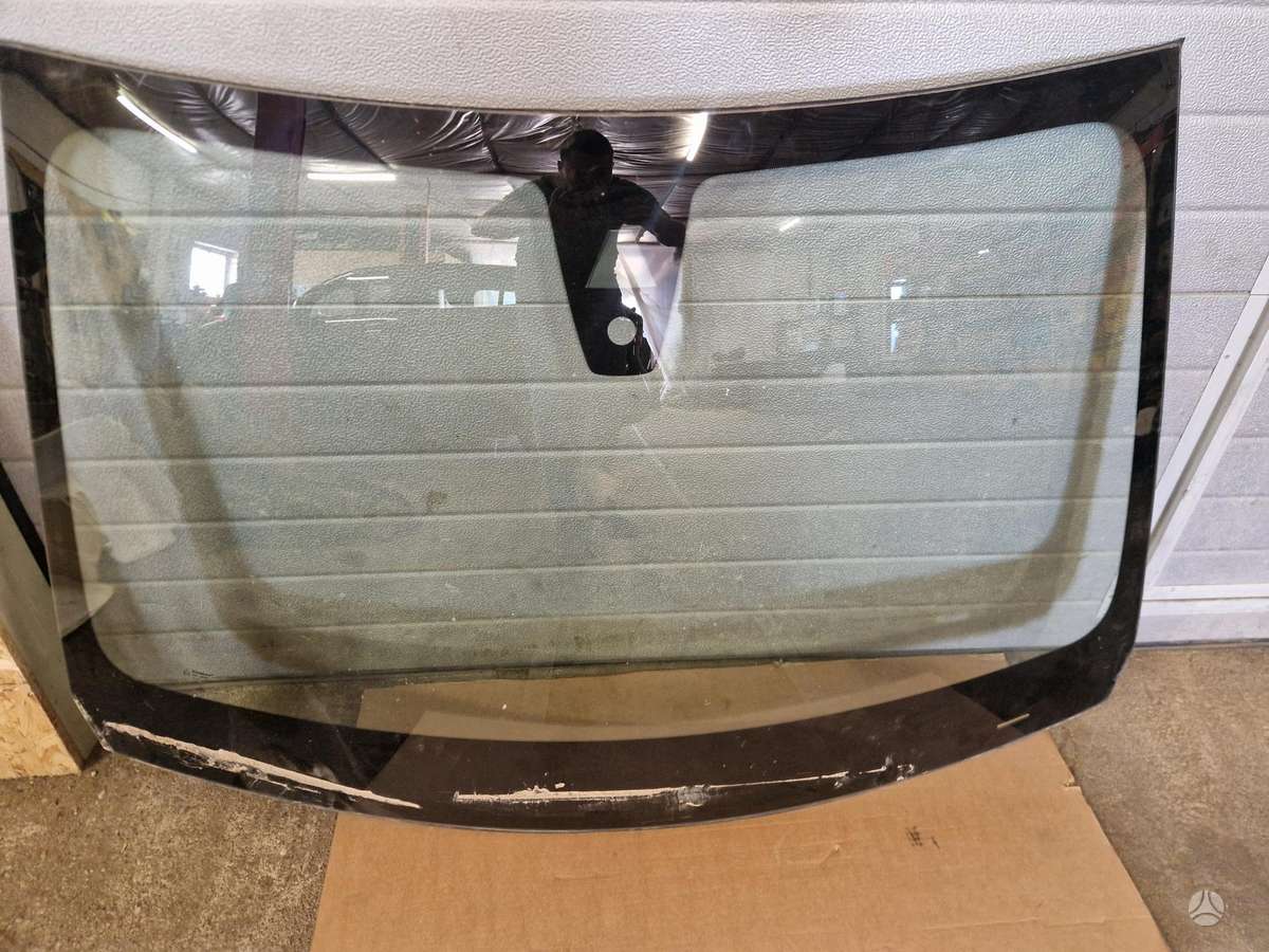 Peugeot 208 windows