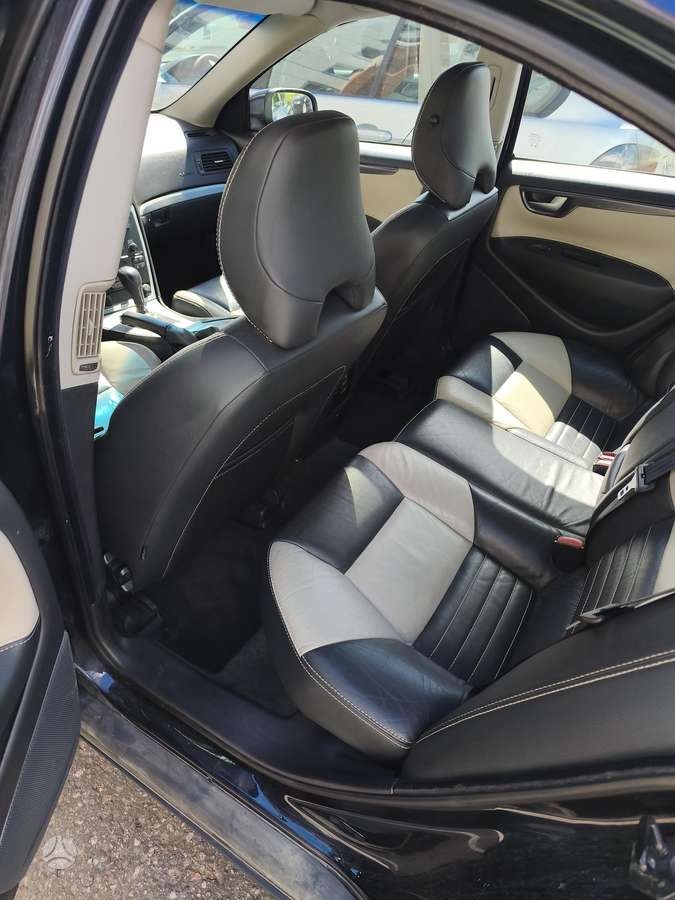 Volvo S60, 2.4 l., Седан