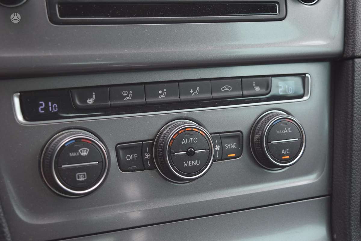 Volkswagen Golf - 10
