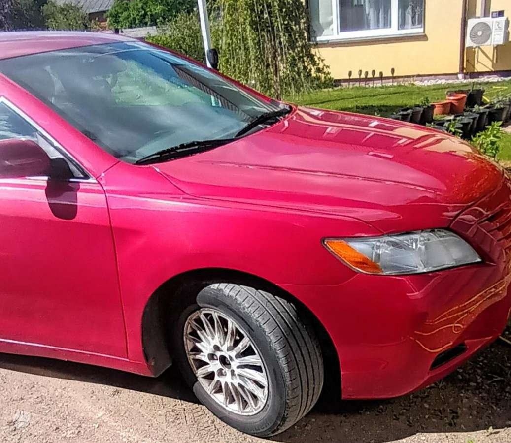 Toyota Camry - 4