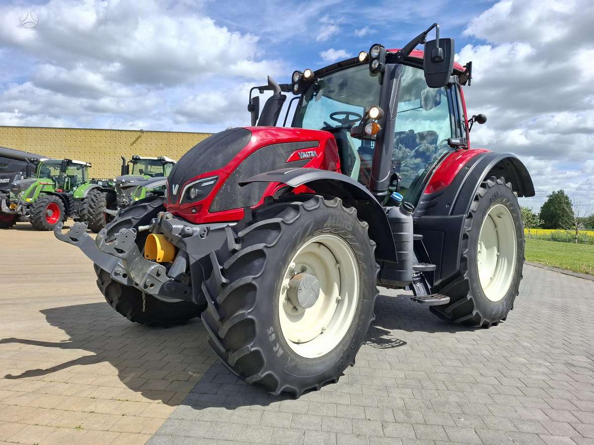 Valtra N124 HiTech, tractors