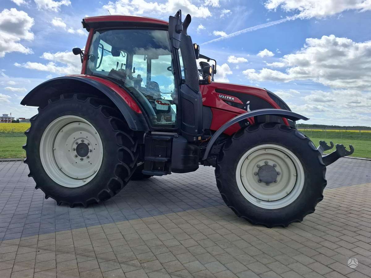 Valtra N124 HiTech, tractors