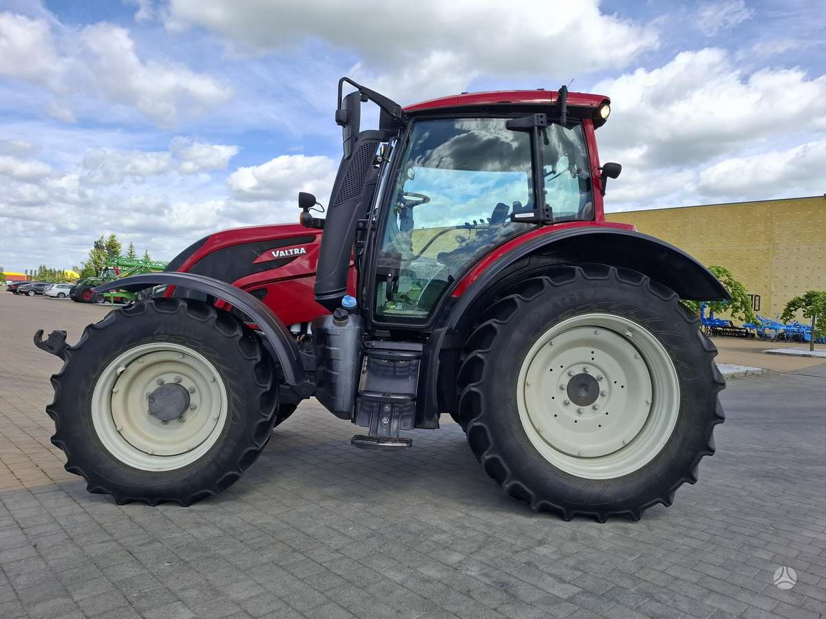 Valtra N124 HiTech, traktoriai