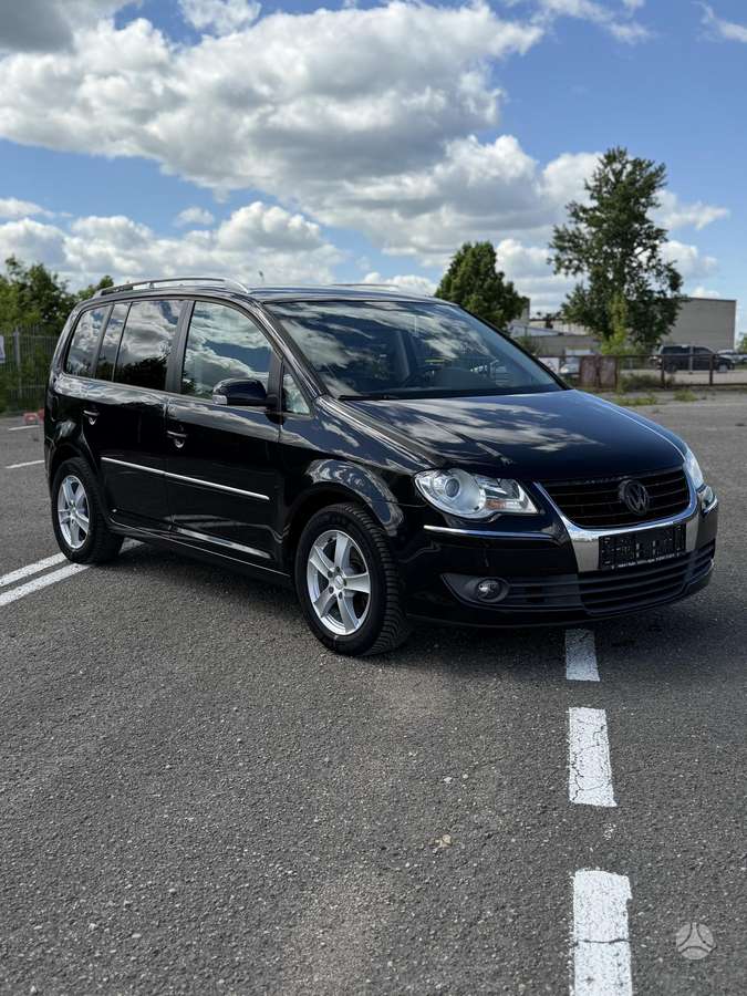 Volkswagen Touran - 1