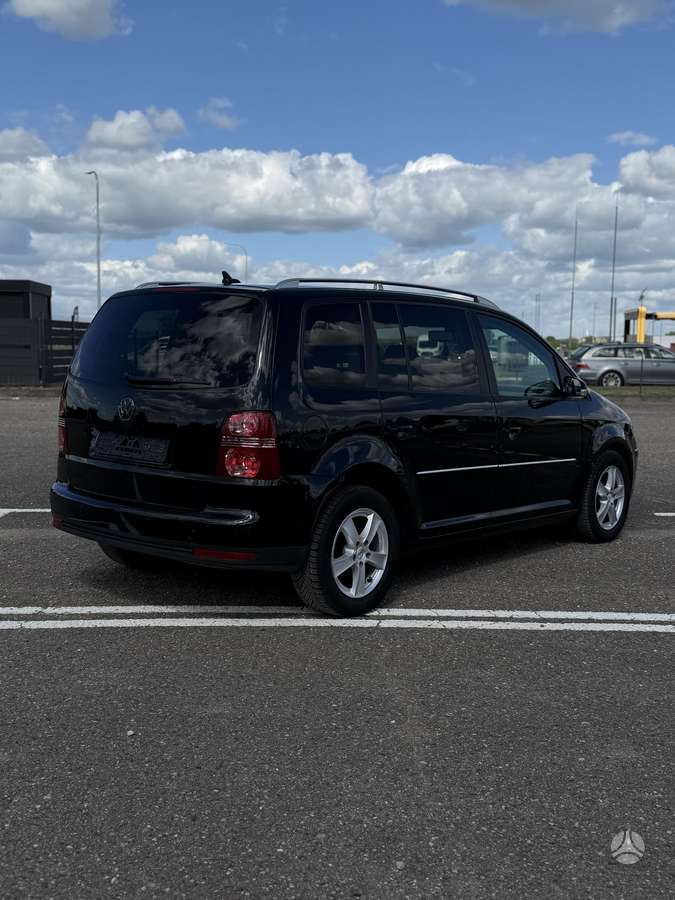 Volkswagen Touran - 4