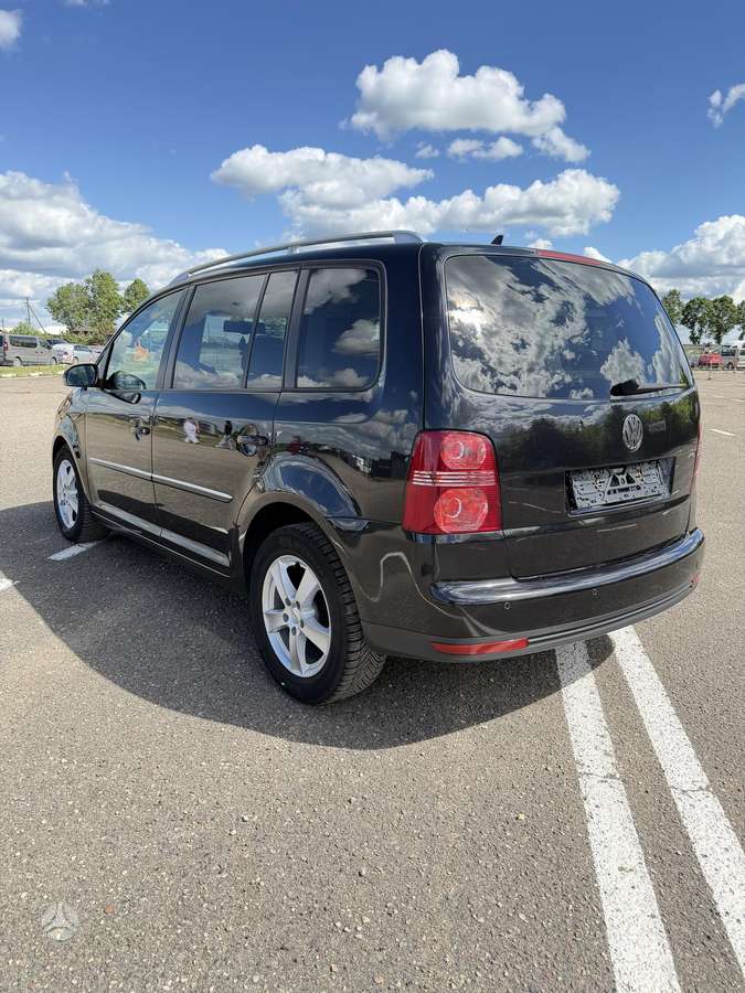 Volkswagen Touran - 6