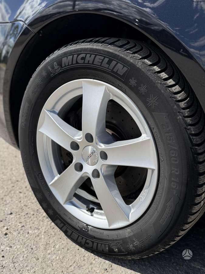 Volkswagen Touran - 8