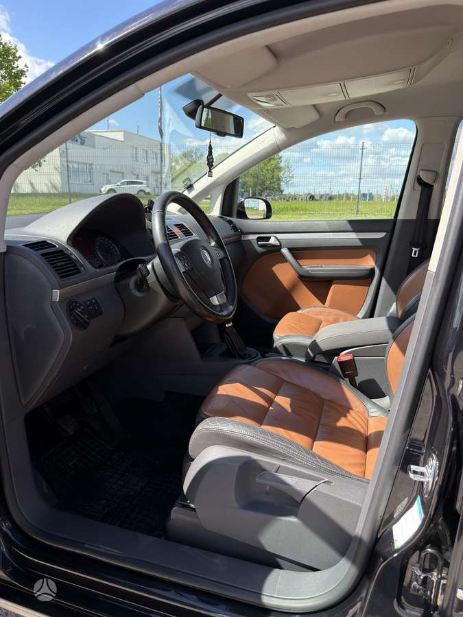 Volkswagen Touran - 9