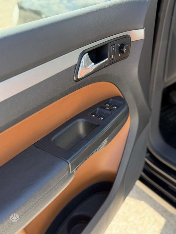 Volkswagen Touran - 11