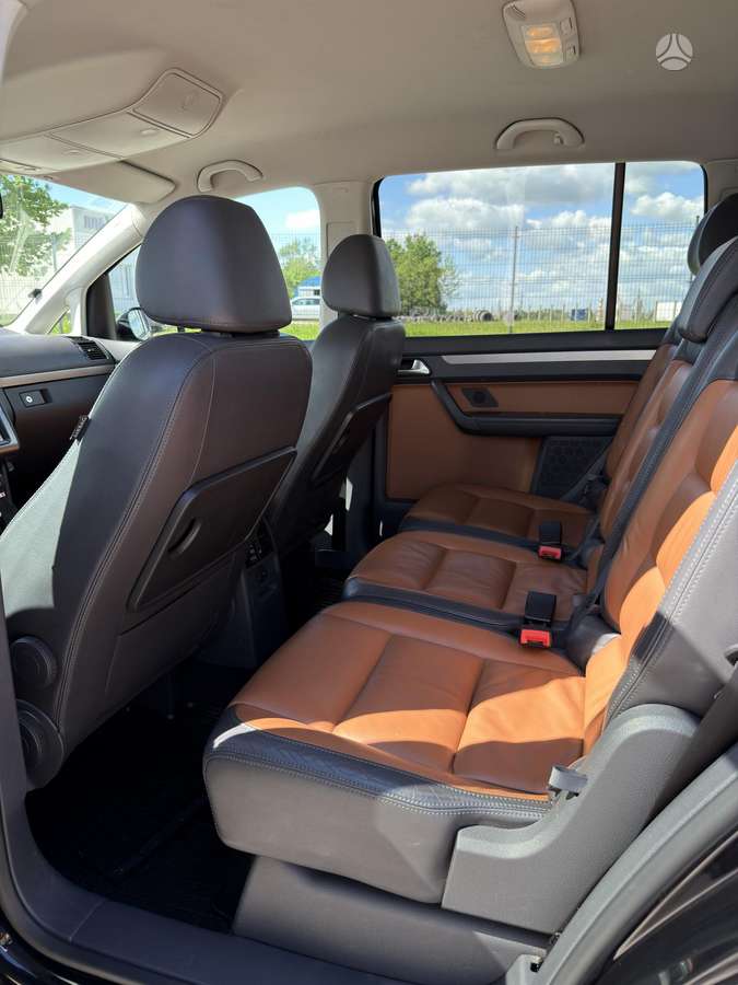Volkswagen Touran - 12