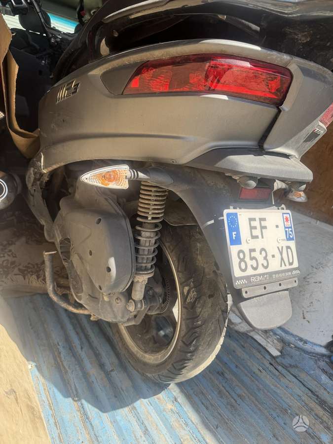 Piaggio MP3, трициклы