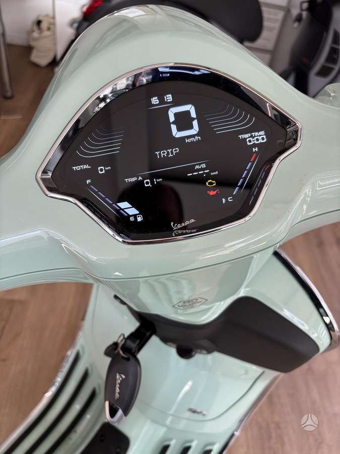 Piaggio Vespa 125cc, scooters / mopeds