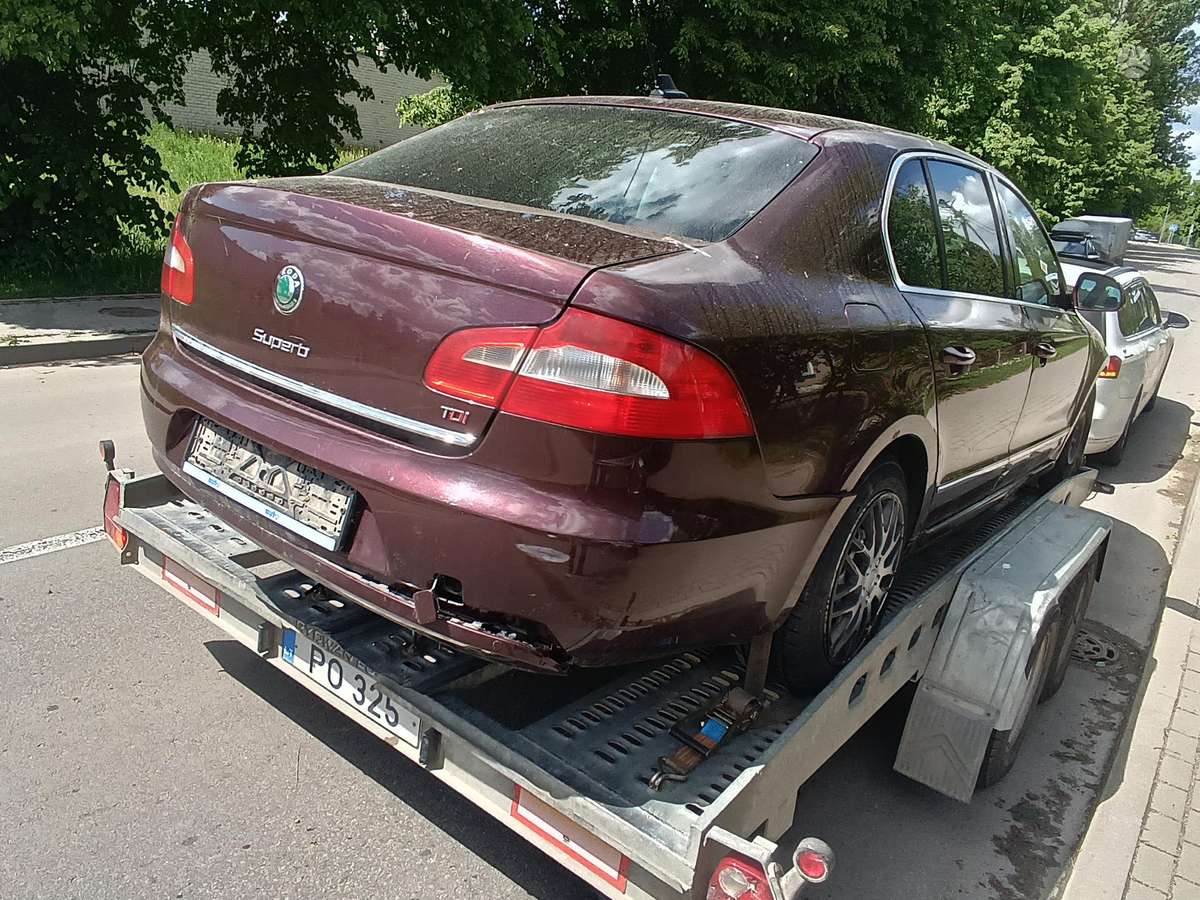 Skoda Superb, 2.0 l., Седан