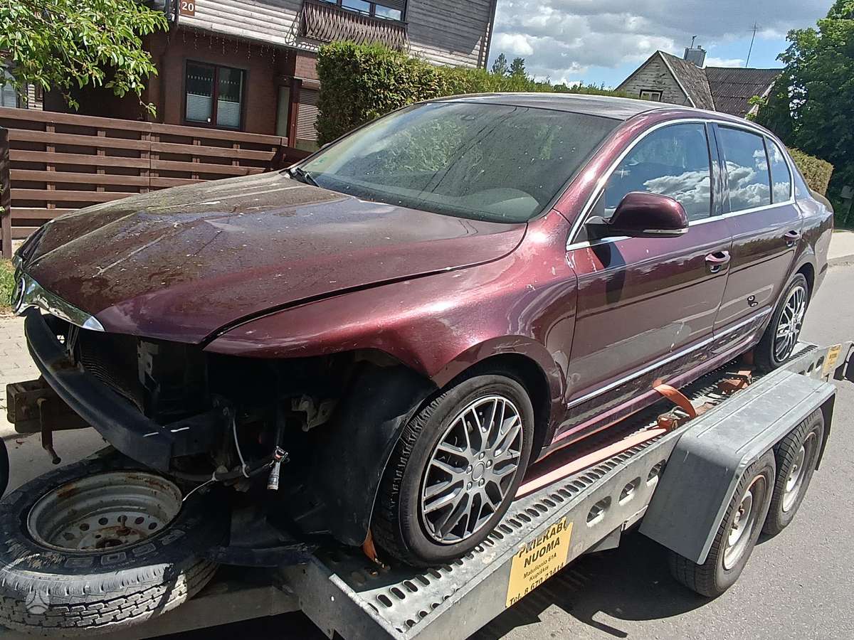 Skoda Superb, 2.0 l., Седан