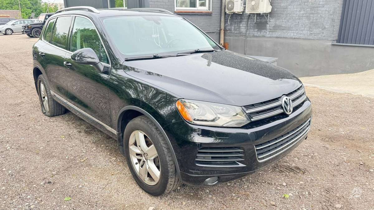 Volkswagen Touareg - 1