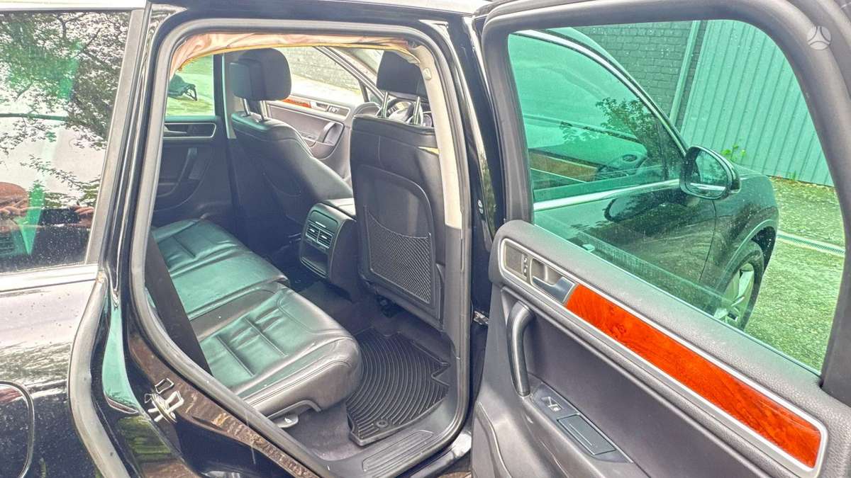 Volkswagen Touareg - 11