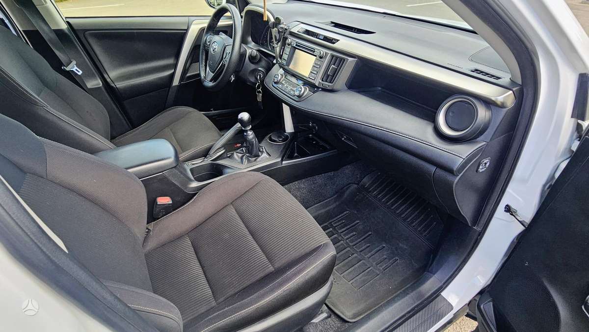 Toyota RAV4 - 8