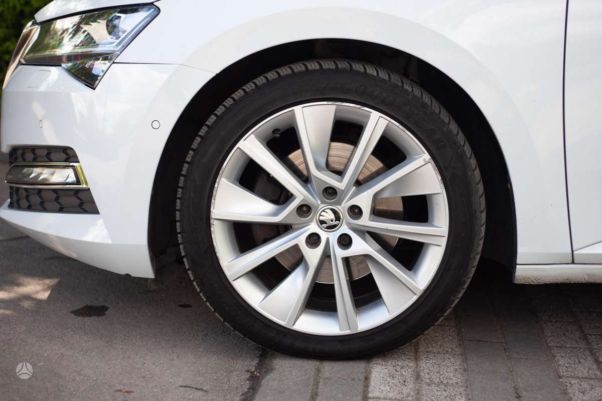Skoda Superb, 1.5 l., hatchback