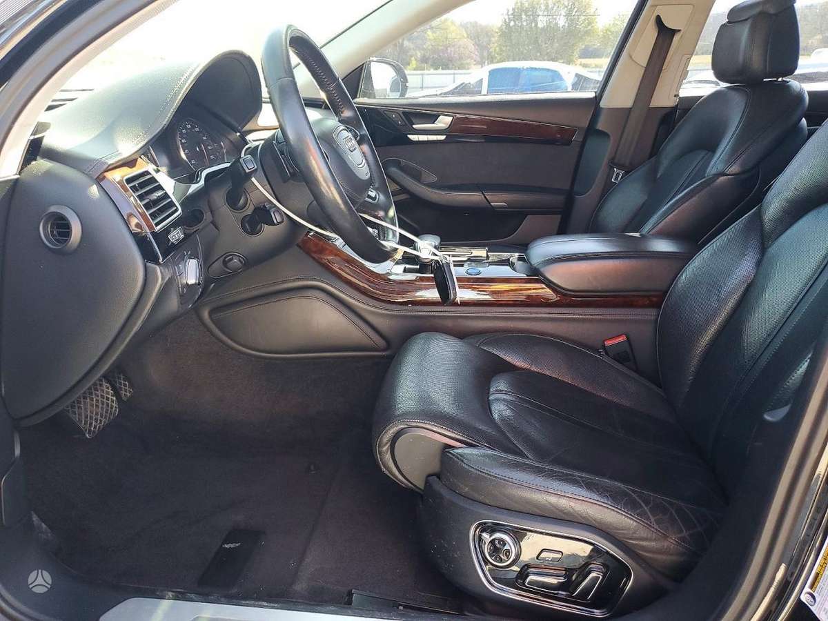 Audi A8, 4.2 l., sedanas