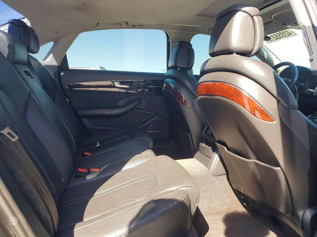 Audi A8, 4.2 l., sedanas