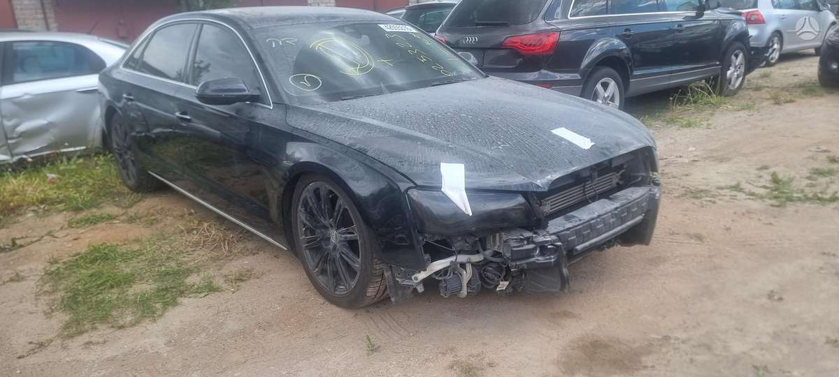Audi A8, 4.2 l., sedanas