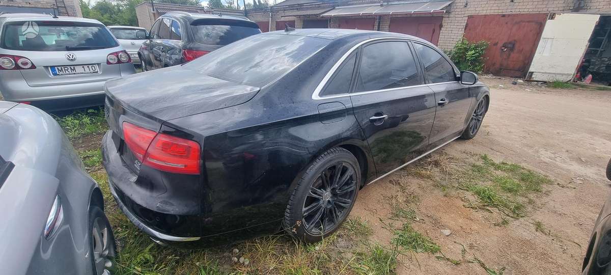 Audi A8, 4.2 l., sedanas