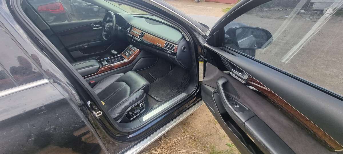 Audi A8, 4.2 l., sedanas