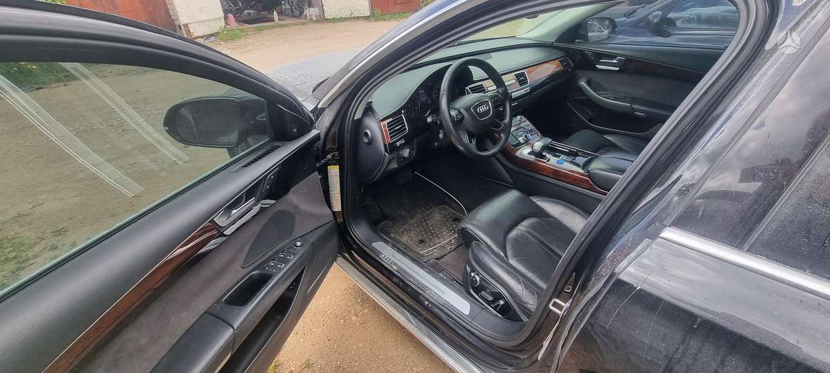 Audi A8, 4.2 l., sedanas