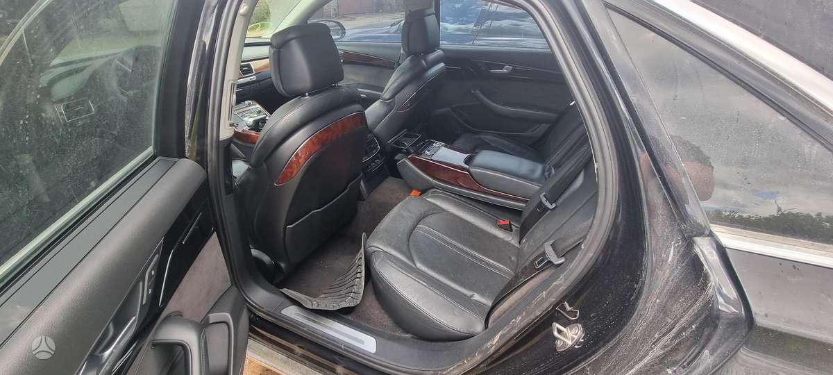 Audi A8, 4.2 l., sedanas