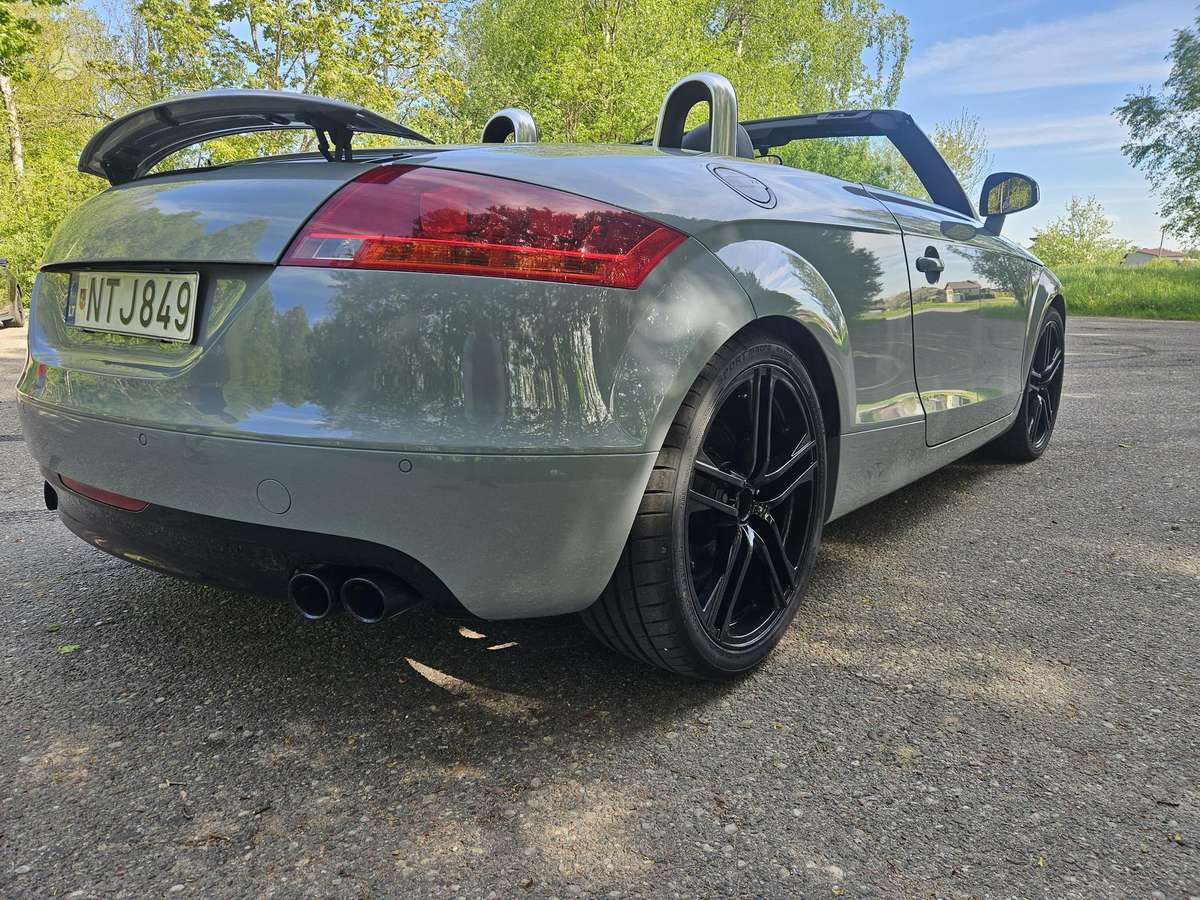 Audi TT, 2.0 l., convertible