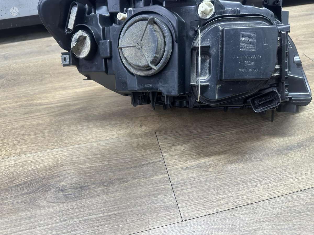 BMW X1 žibintai