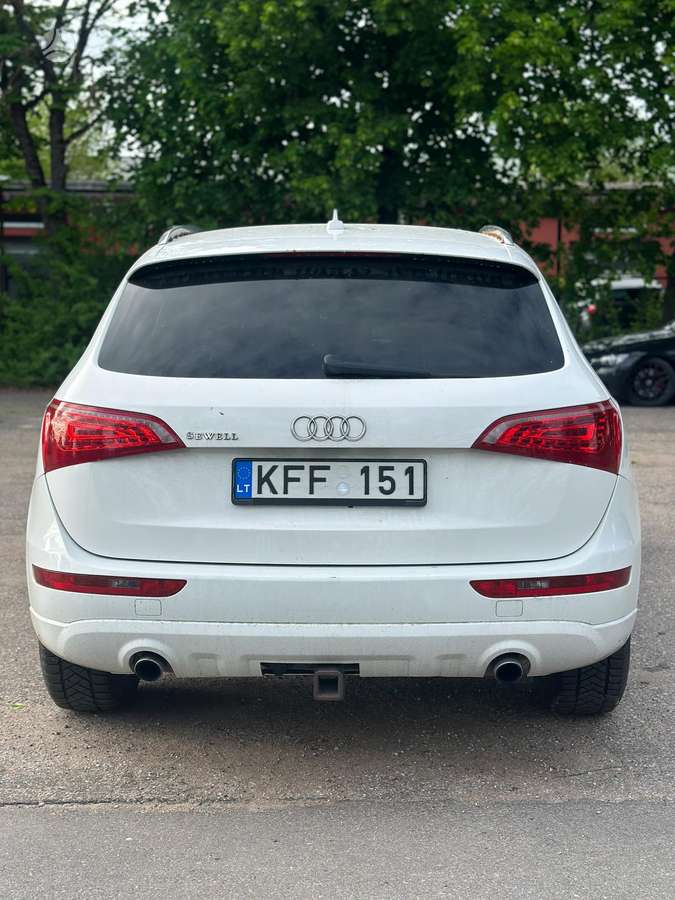 Audi Q5, 2.0 l., off-road / crossover