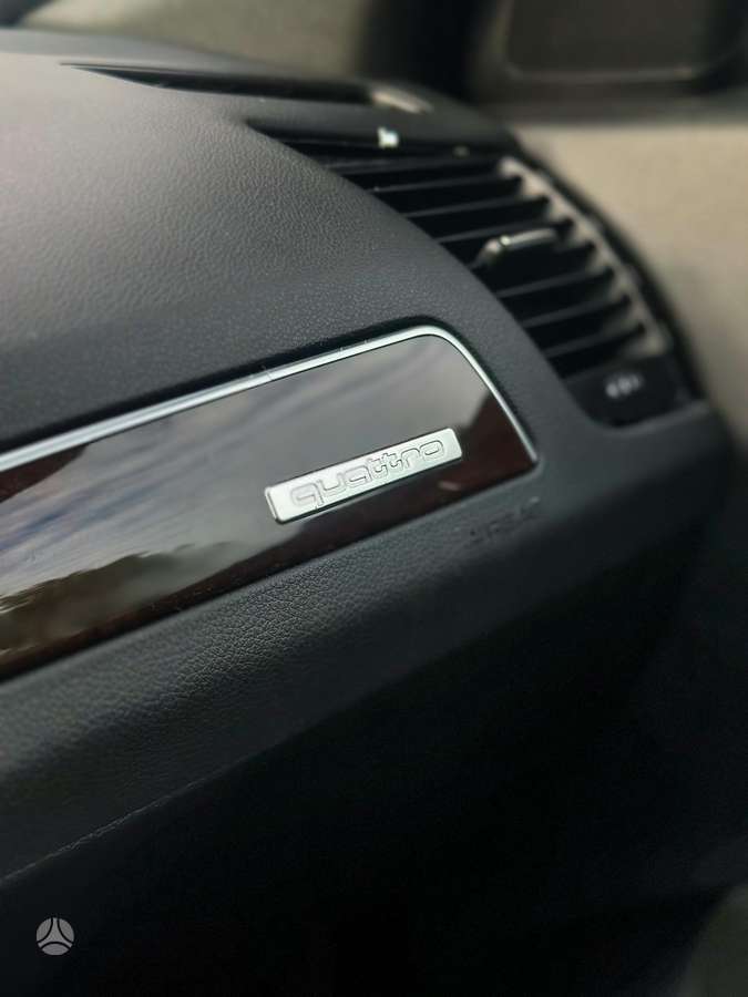 Audi Q5, 2.0 l., off-road / crossover