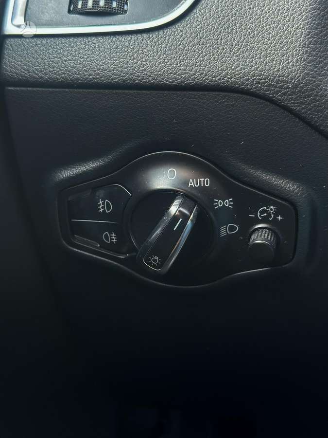 Audi Q5, 2.0 l., off-road / crossover
