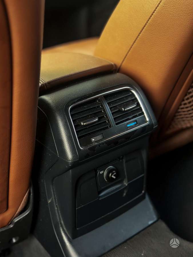 Audi Q5, 2.0 l., off-road / crossover