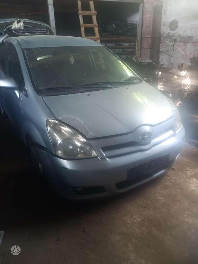 Toyota Corolla Verso детали кузова