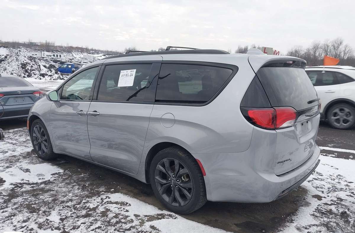 Chrysler Pacifica dalimis. Crysler pacifica 2020 metu dalimis
