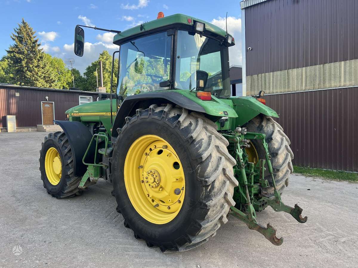 John Deere 8100, traktoriai