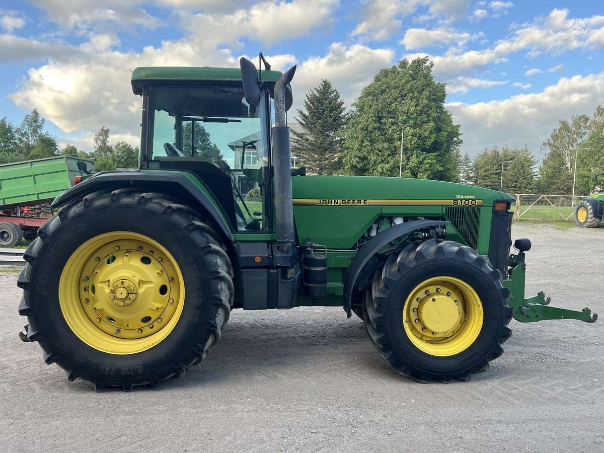 John Deere 8100, traktoriai