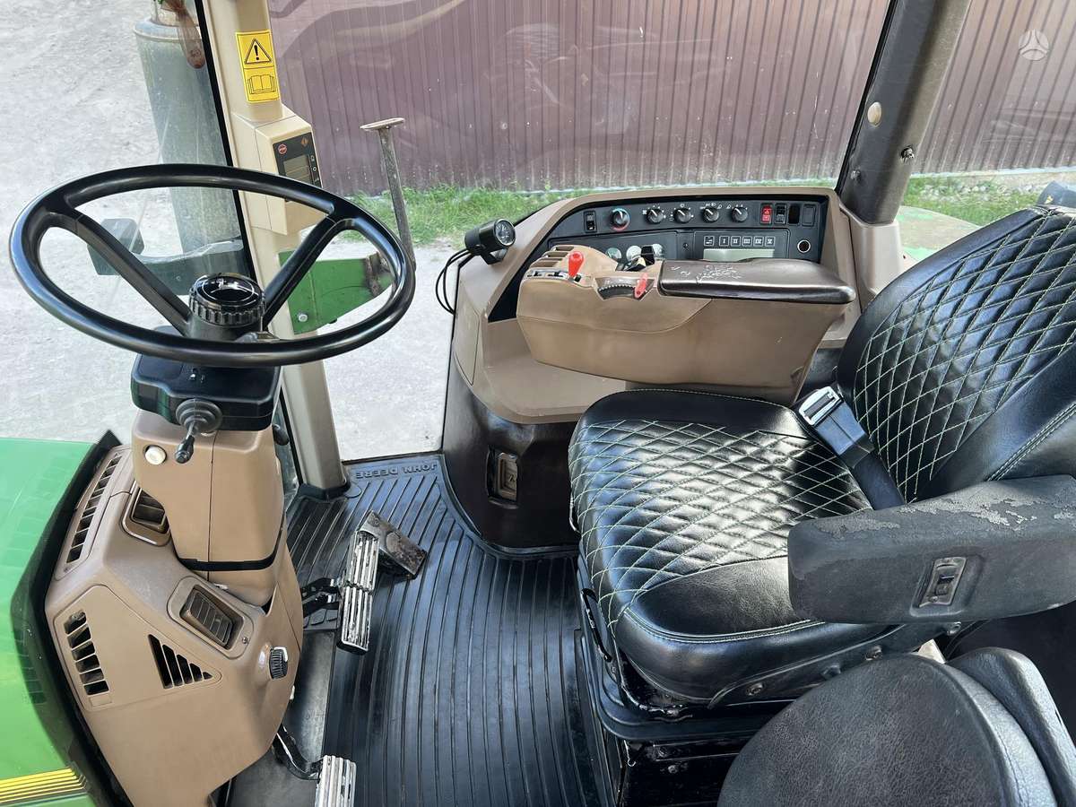 John Deere 8100, traktoriai