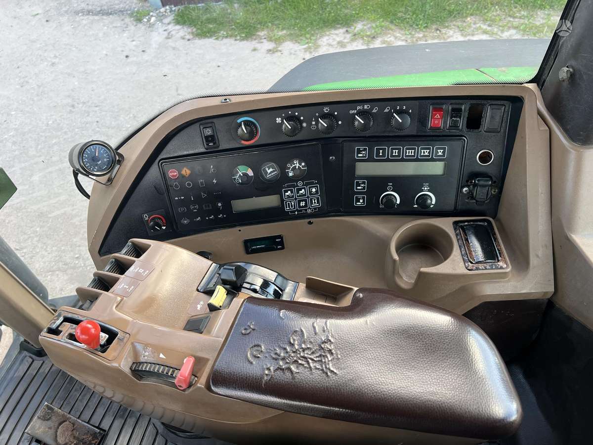 John Deere 8100, traktoriai